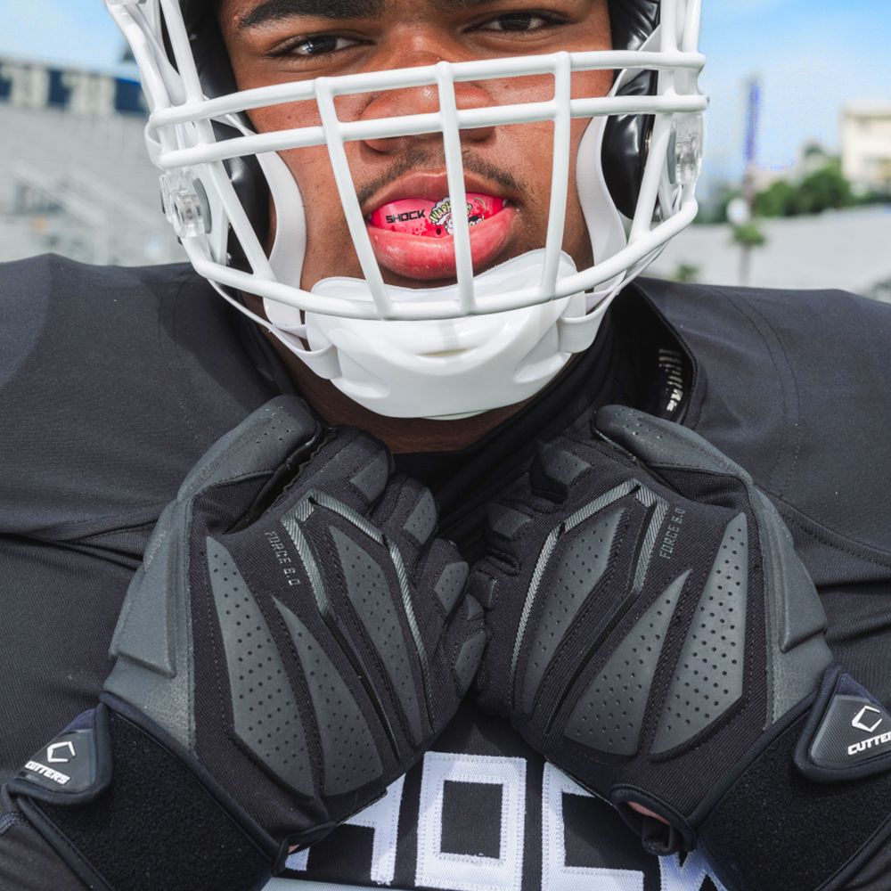 Athlete Wearing Cutters 6.0 Lineman Gloves in Black